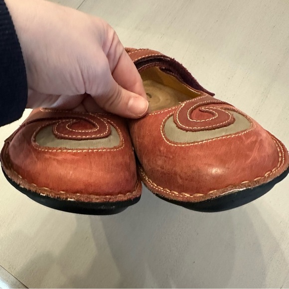 Spring Step Women’s Cosmic-Red Leather Adjustable Strap Shoes Size 38 (7/8) GUC - Picture 6 of 9